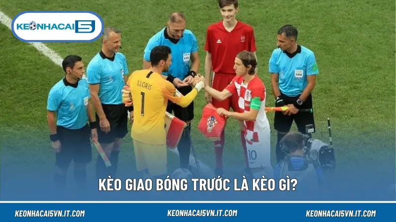 Kèo Giao Bóng Trước Là Gì? Mẹo Thắng Trong 30 Giây Đầu Tiên 2 Kèo giao bóng trước là kèo dự đoán đội thực hiện cú chạm bóng đầu tiên khi trận đấu bắt đầu